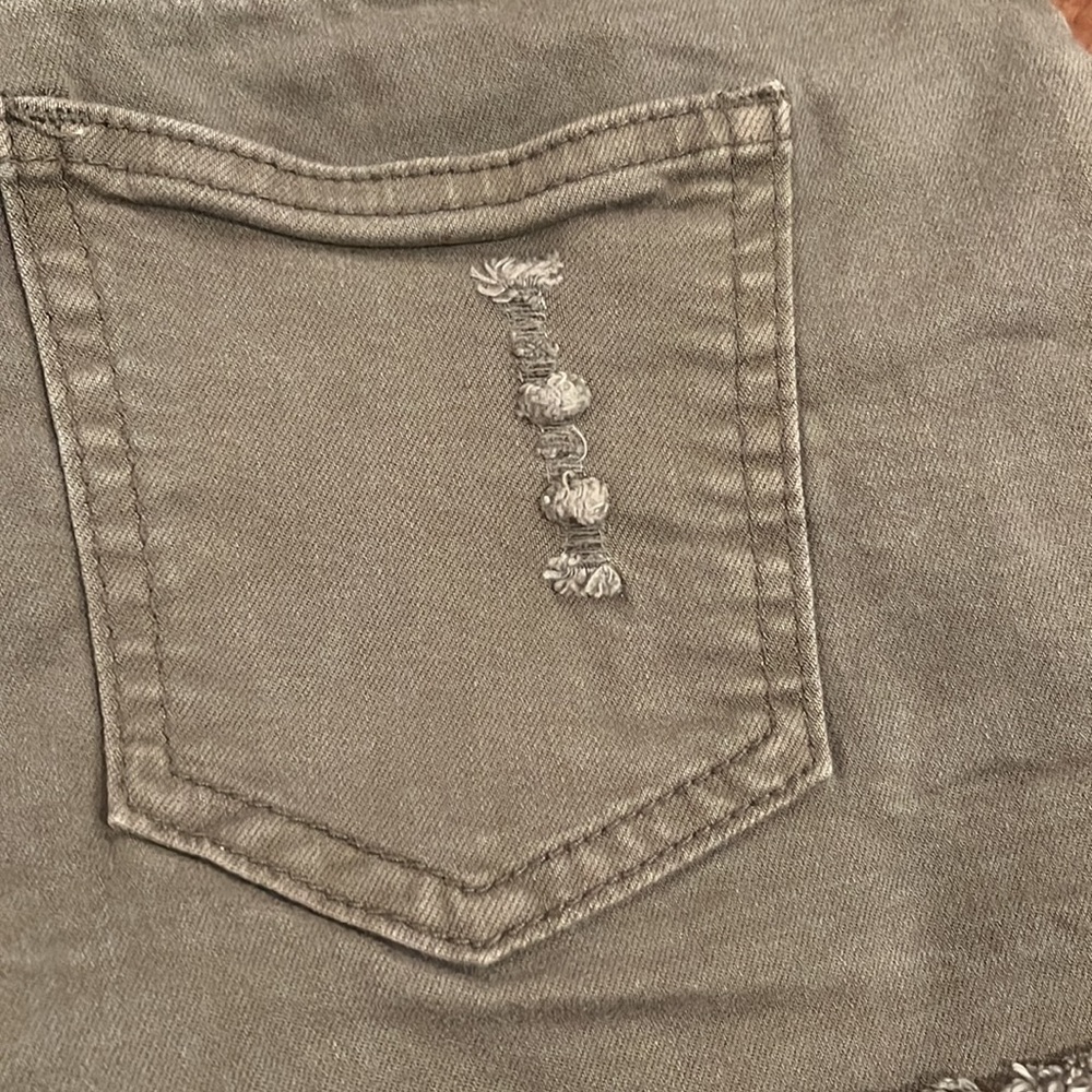 Olive color short shorts - Picture 3 of 4